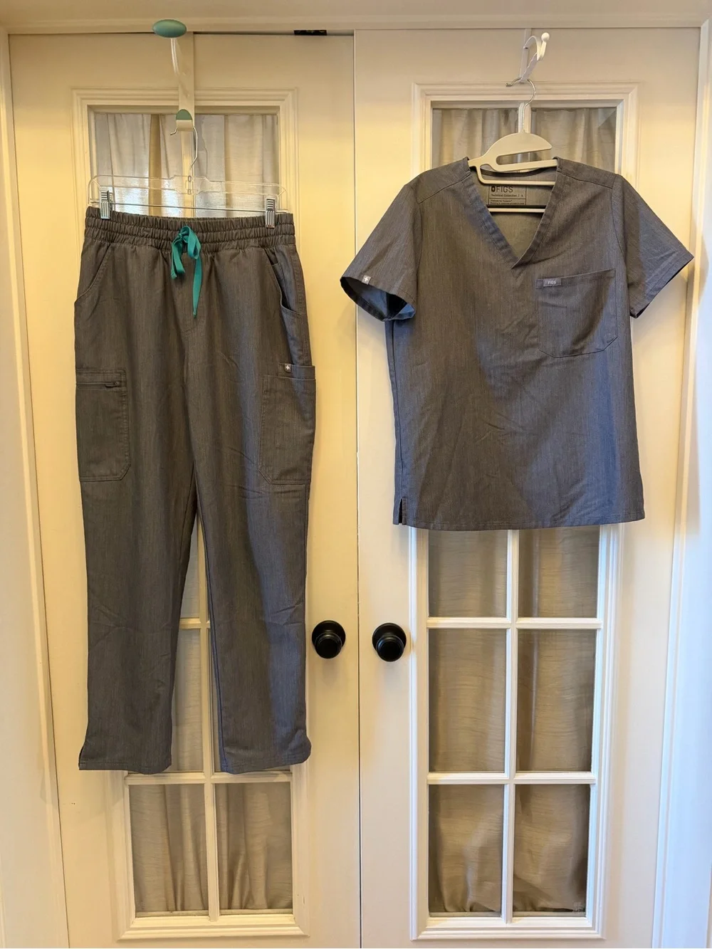 SMALL/MEDIUM Graphite Grey Women’s Figs Scrub Set EUC